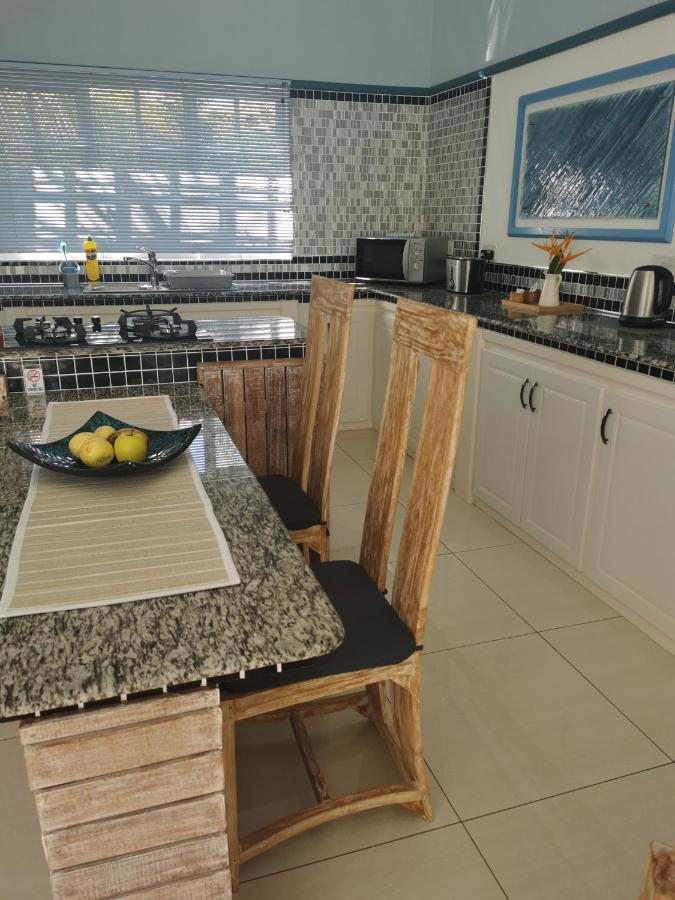 Villa Charme De L'Ile 라디게 외부 사진