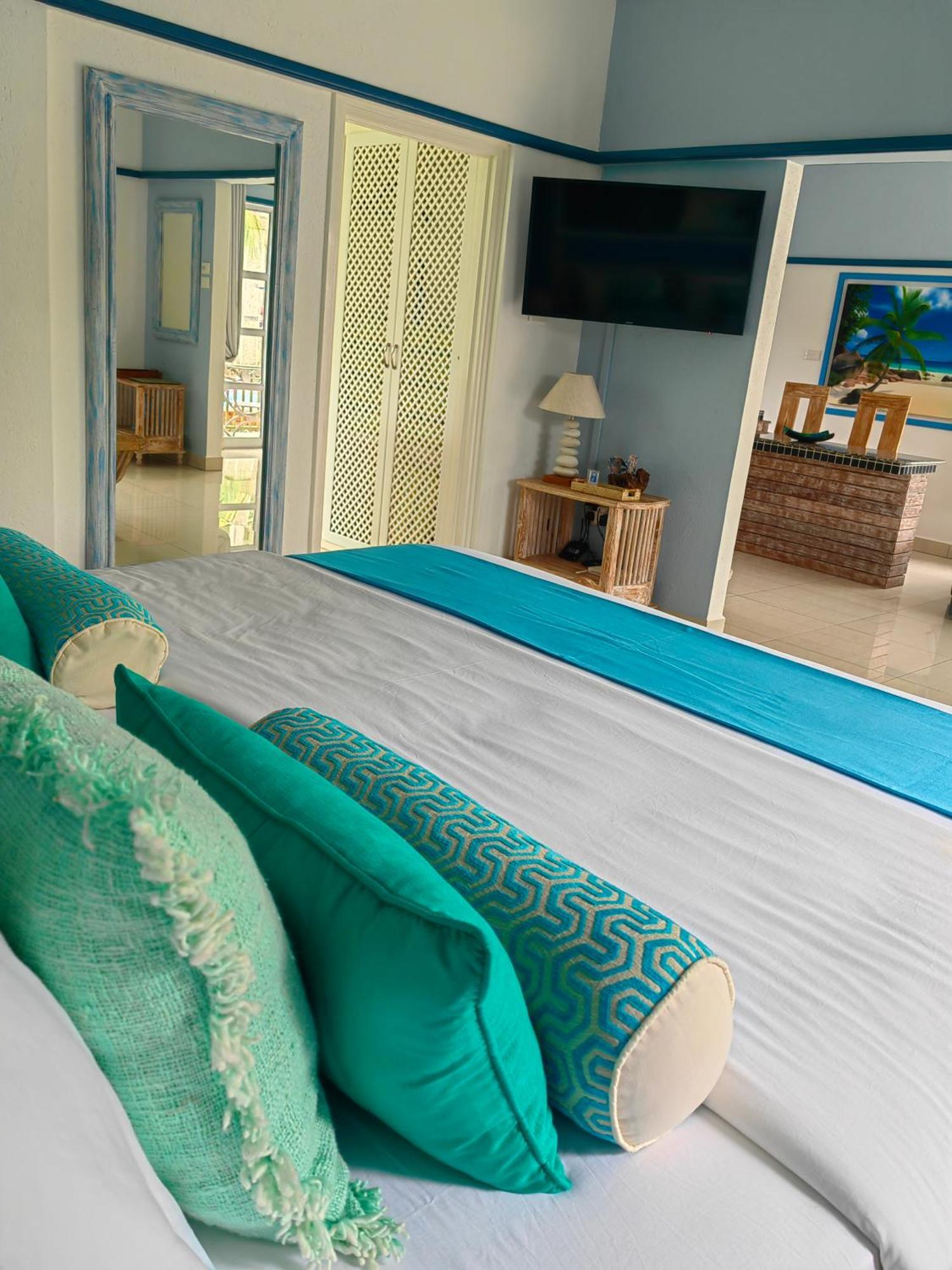 Villa Charme De L'Ile 라디게 외부 사진